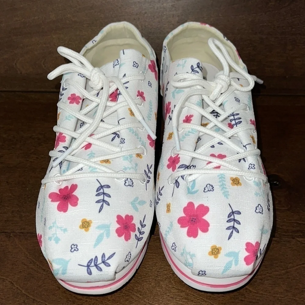 Tt & Mm Platform Floral Sneakers Sz. 9 like new!